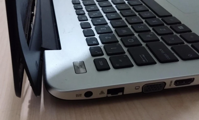 Laptop kasa ve Menteşe Kırılması